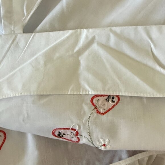 Beautiful handmade white apron ruffles floral embroidery strawberries feminine - Picture 10 of 11